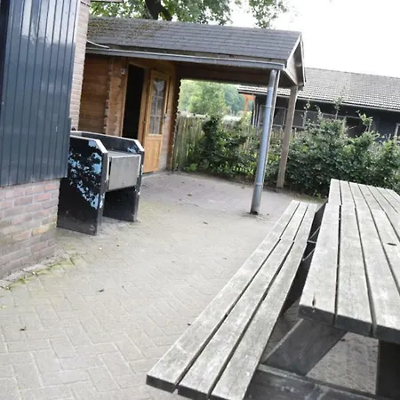 Отель Groepsboerderij 20 Pers. Вортхёйзен